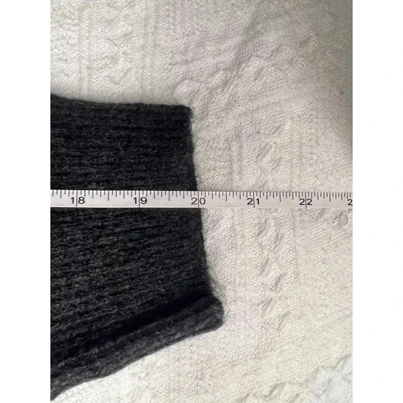 New York and Company Long Sleeve Crew Neck, Heathered Gray, in XXL - Picture 9 of 9